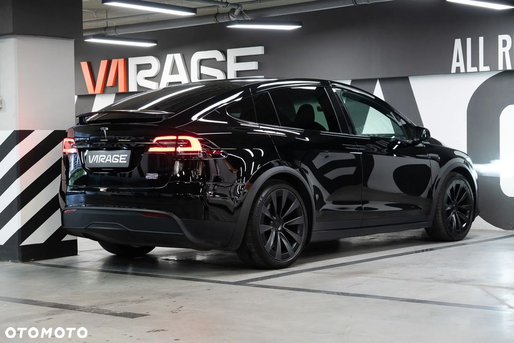 Tesla Model X - 16