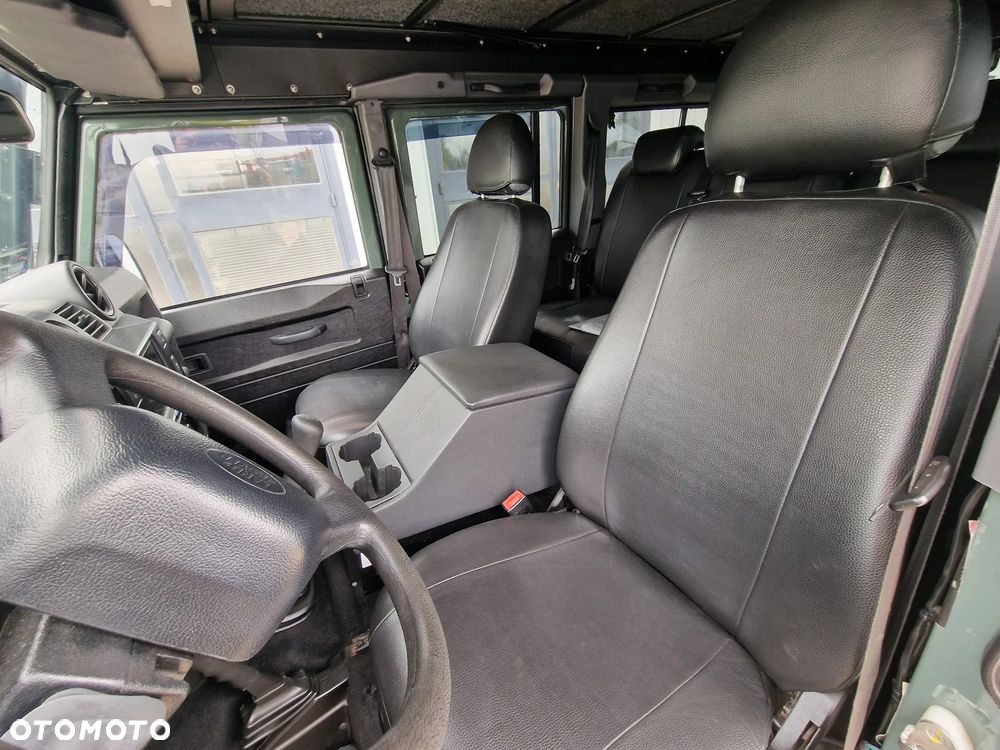 Land Rover Defender 2.4 TD4 SE - 27