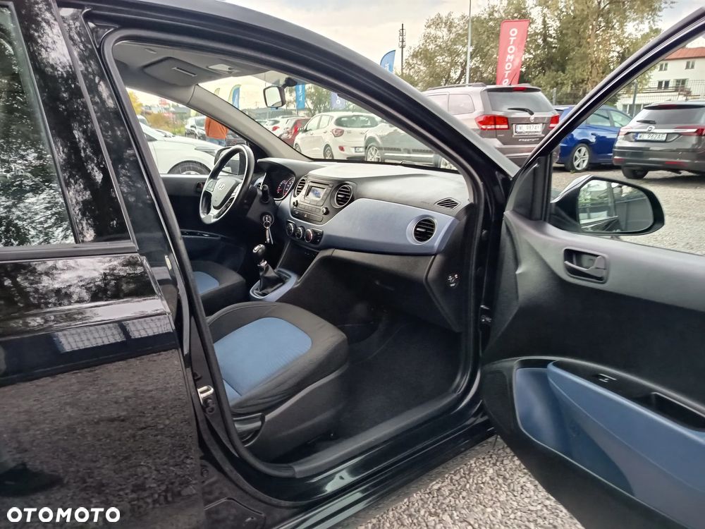 Hyundai i10 1.2 Fifa World Cup Edition - 26