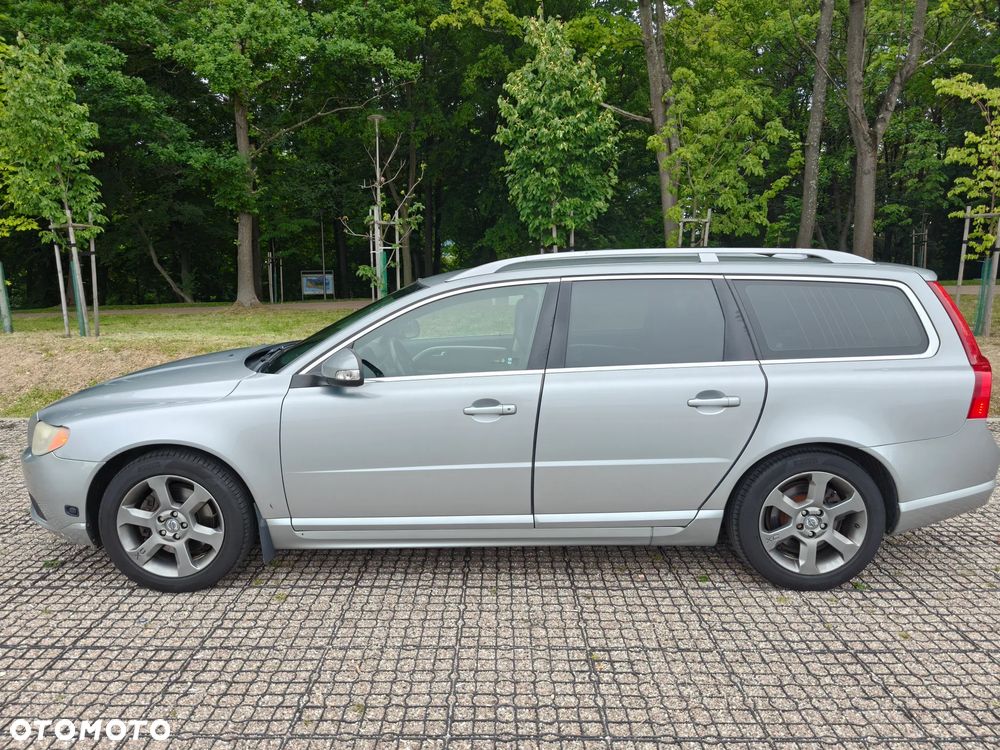 Volvo V70 2.5T Summum - 2