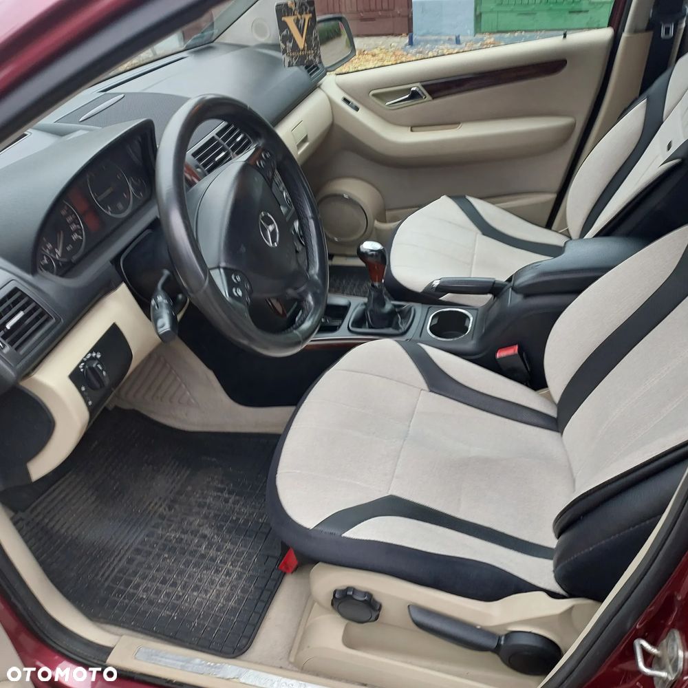 Mercedes-Benz B-Class 2009 photo 4