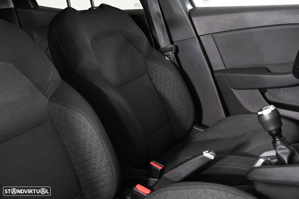 Renault Clio - 25