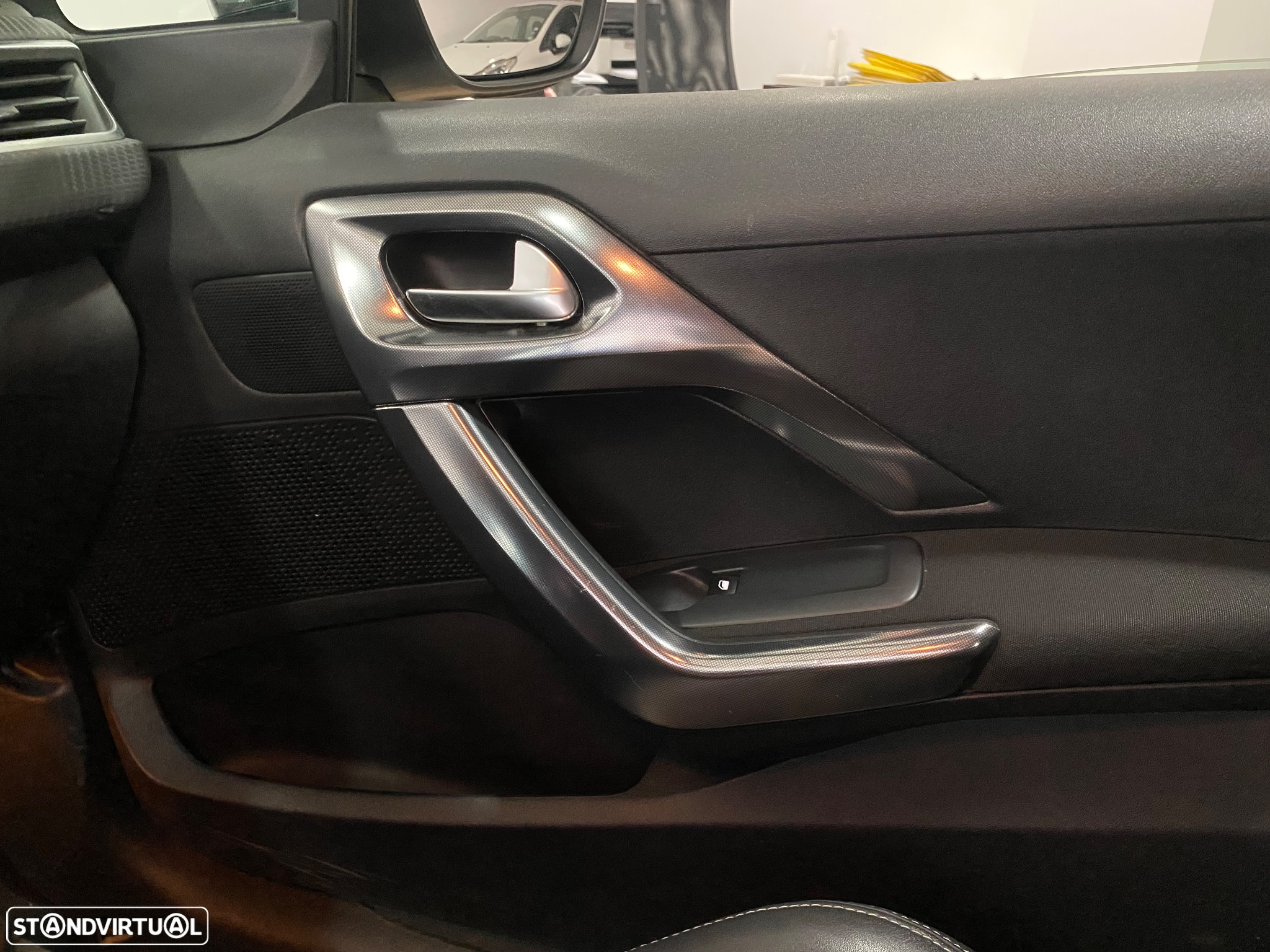 Peugeot 2008 1.2 PureTech Allure - 18