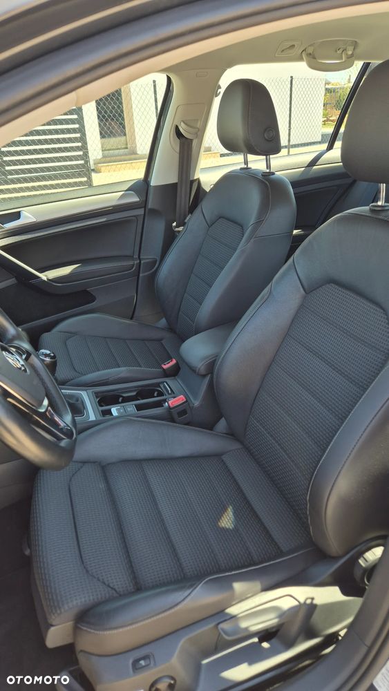 Volkswagen Golf - 34