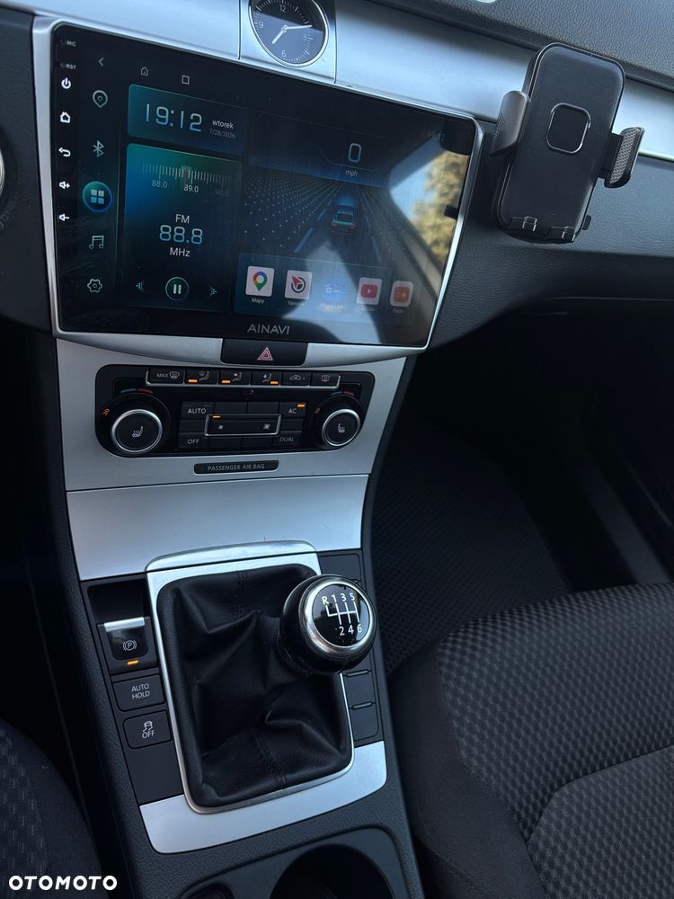 Volkswagen Passat - 10