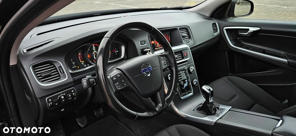 Volvo S60 D2 Momentum - 6