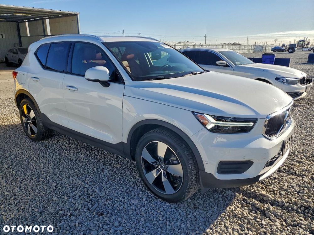 Volvo XC 40 T5 AWD Momentum