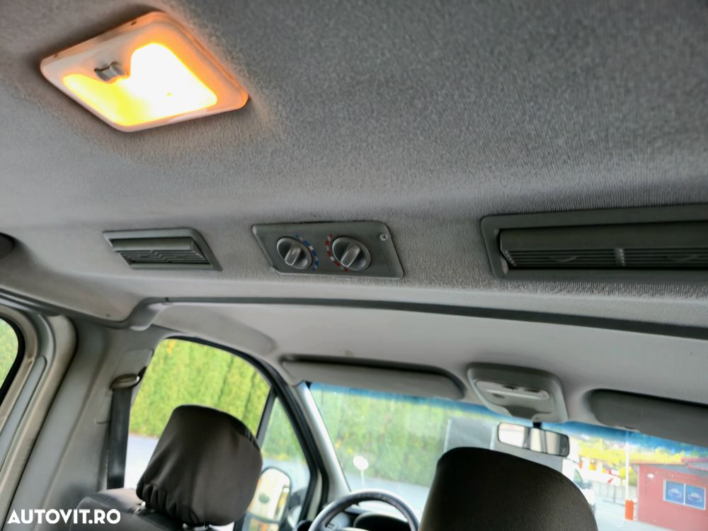 Renault Trafic Passenger L1H1 Authentique - 8