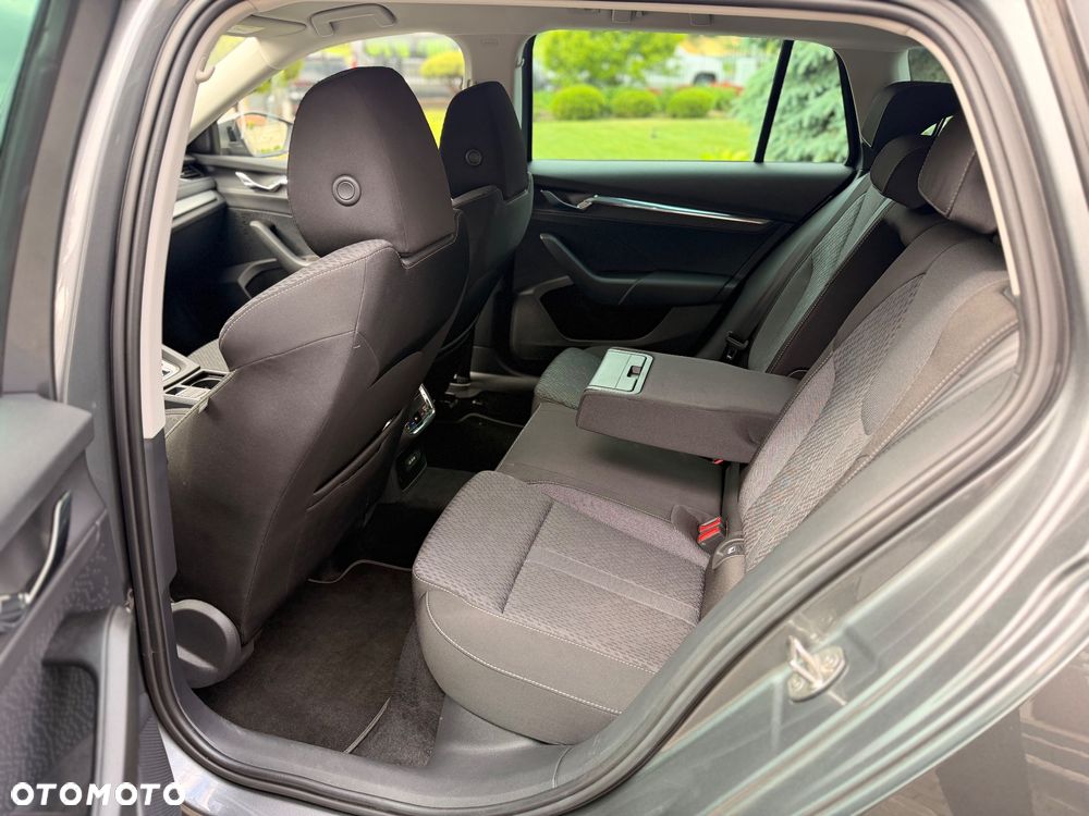 Skoda Octavia 2.0 TDI DSG Edition - 11