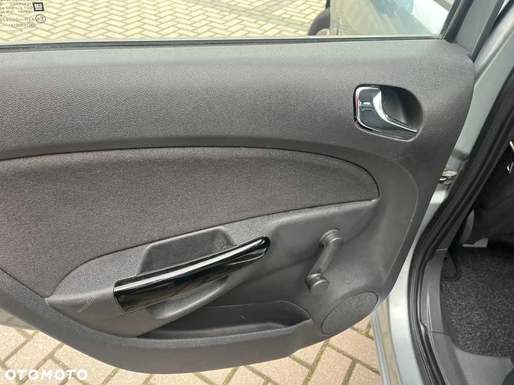 Opel Corsa 1.2 16V Cosmo - 17