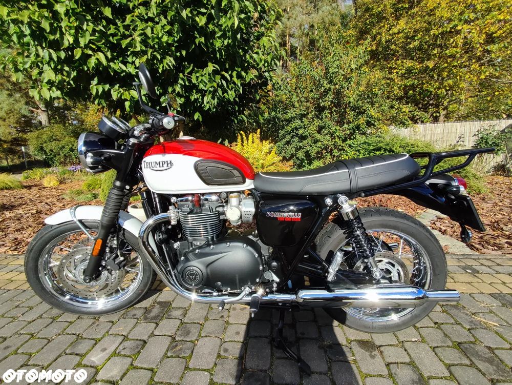 Triumph Bonneville - 1