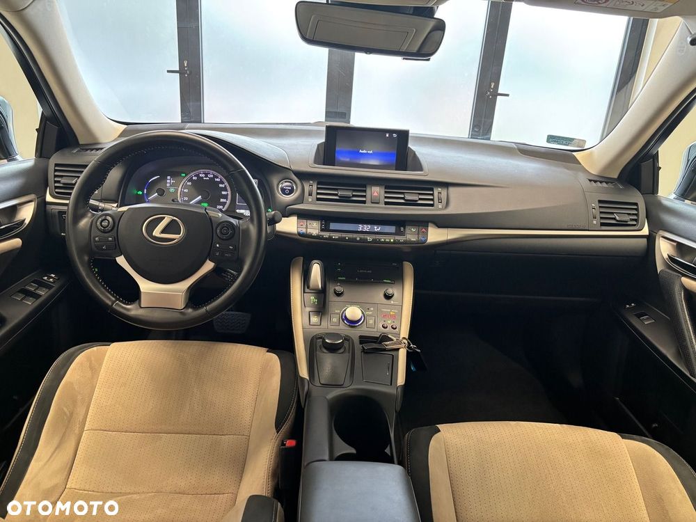 Lexus CT - 7