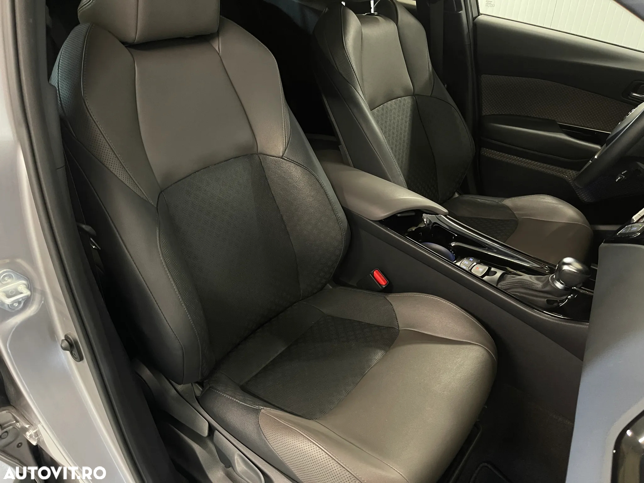 Toyota C-HR 2.0 Hybrid Lounge - 10