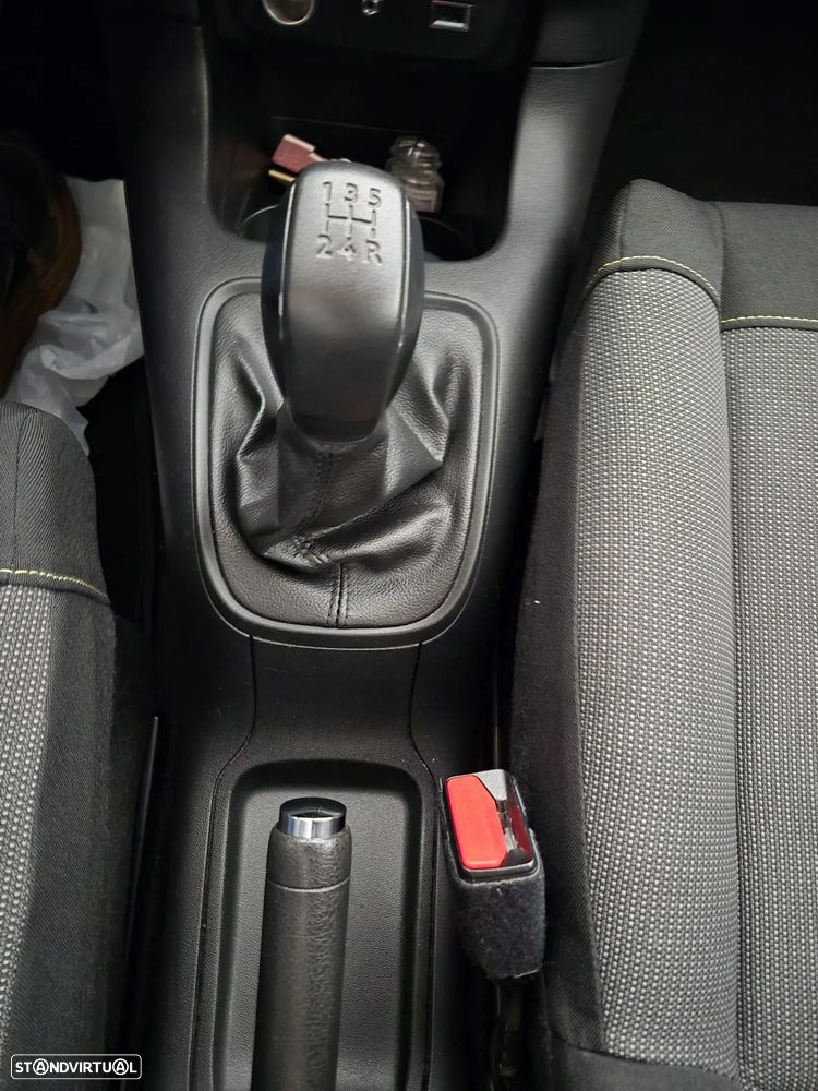 Citroën C3 1.2 PureTech Shine - 25