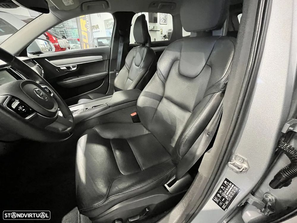 Volvo V90 2.0 D5 Momentum AWD Geartronic - 24
