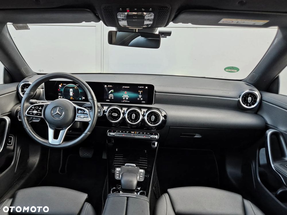 Mercedes-Benz CLA 200 7G-DCT Progressive - 22
