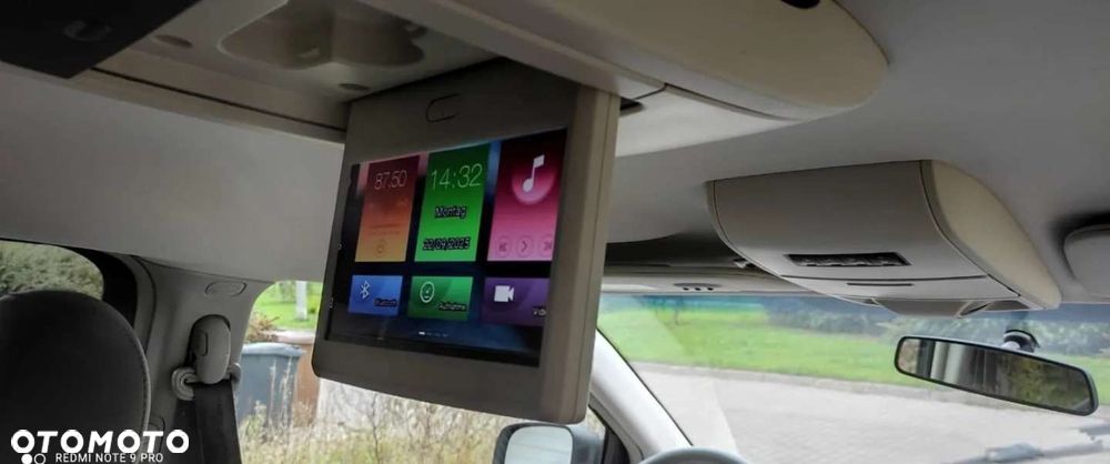 Chrysler Town & Country - 32