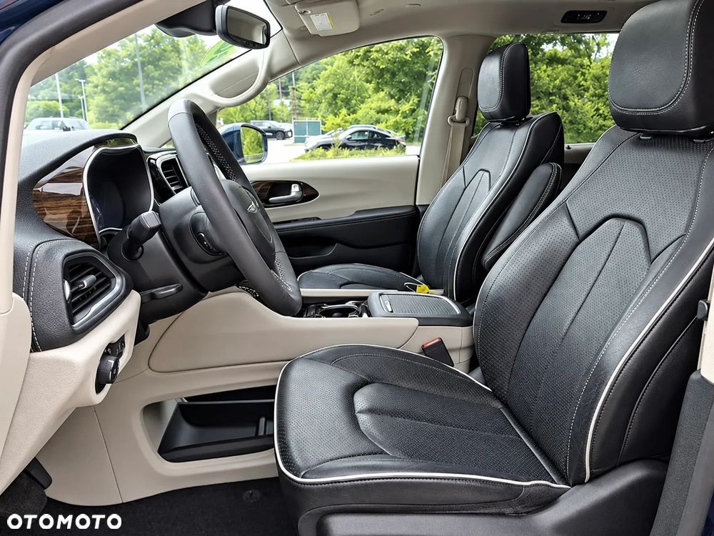 Chrysler Pacifica - 9
