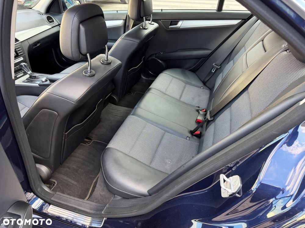Mercedes-Benz Klasa C 200 CGI Automatik BlueEFFICIENCY Avantgarde - 11