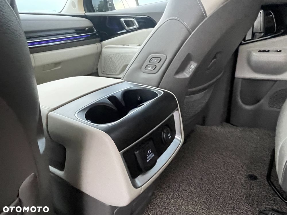 Kia Carnival - 16