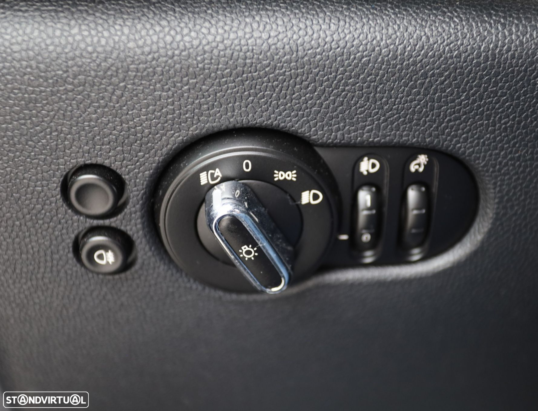 MINI 3 Portas One D - 14