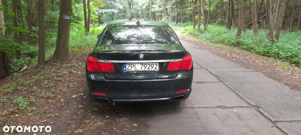 BMW Seria 7 750i - 4