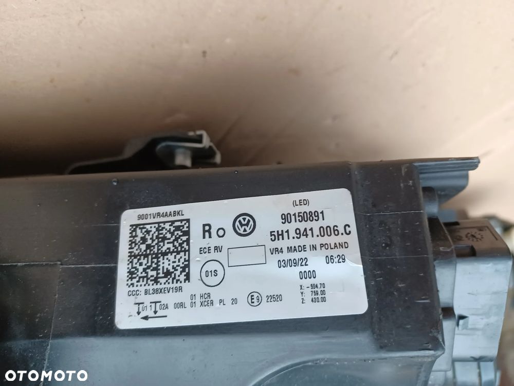 Lampa przednia prawa LED VW Golf VIII 8 oryg 5H1 - 5