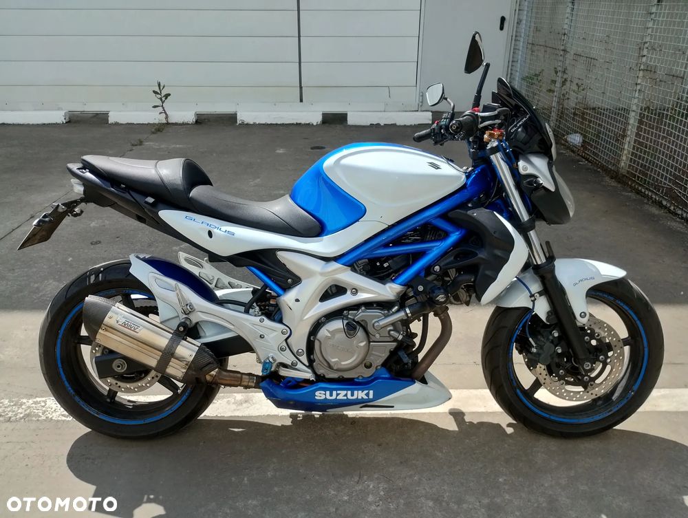 Suzuki Gladius - 1