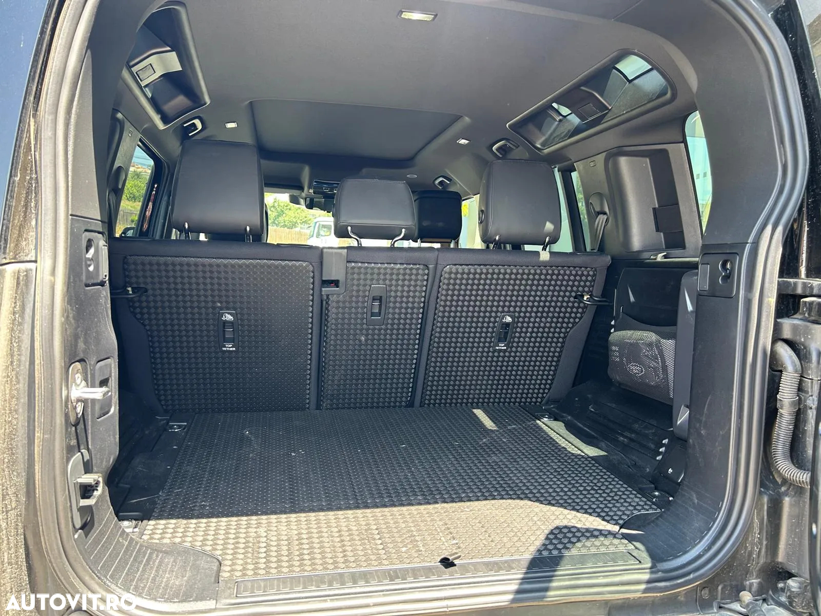 Land Rover Defender - 9