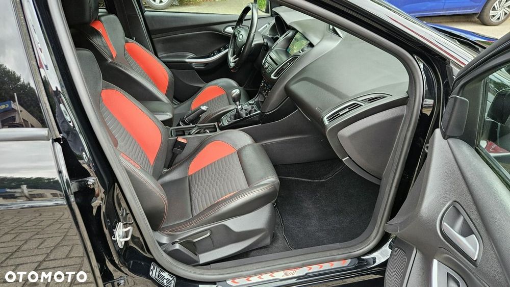 Ford Focus 2.0 EcoBoost ST mit Leder-Sport-Paket - 20