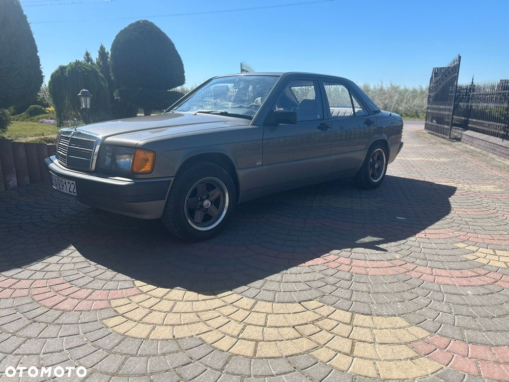 Mercedes-Benz W201 (190) - 5