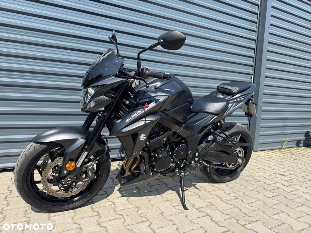 Suzuki GSX - 3