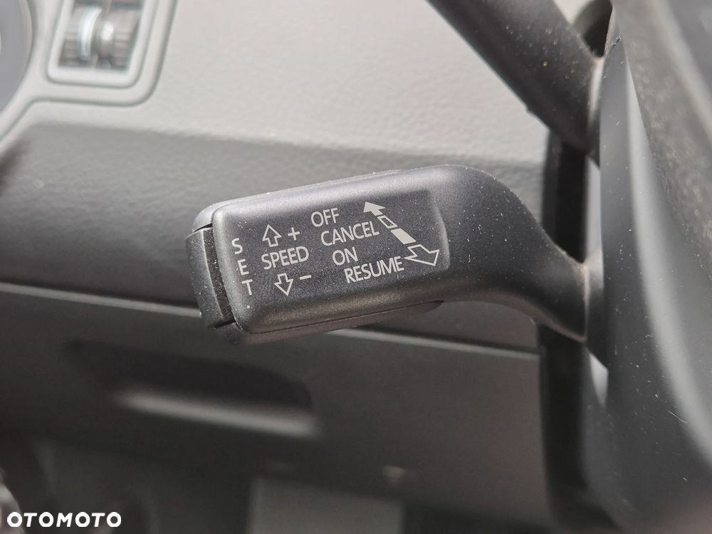 Volkswagen Passat 2.0 TDI DPF BlueMotion Technology Comfortline - 35