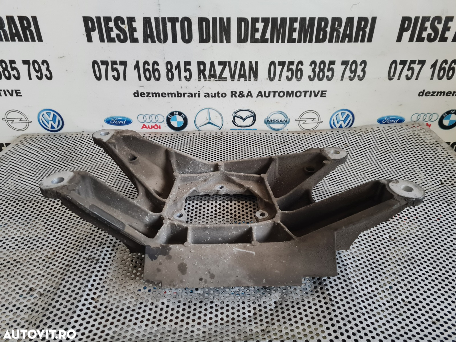 Suport Cutie Viteze Automata Audi A5 An 2009-2010-2011-2012 2.7 Tdi Euro 5 Cutie MMW Motor CGK Dezmembrez Audi A5 8T 2.7 Tdi Euro 5 Motor CGKA Cutie Automata MMW Bixenon Volan Stanga - Dezmembrari Arad - 4