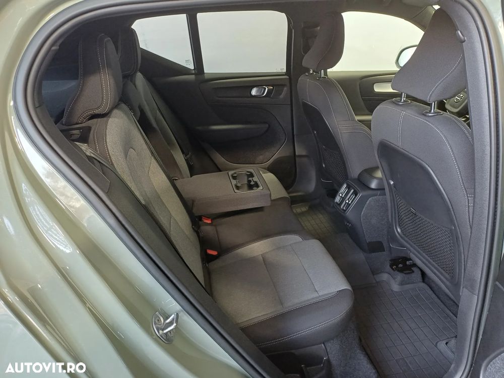 Volvo XC 40 B4 AT8 Mild Hybrid Momentum - 27