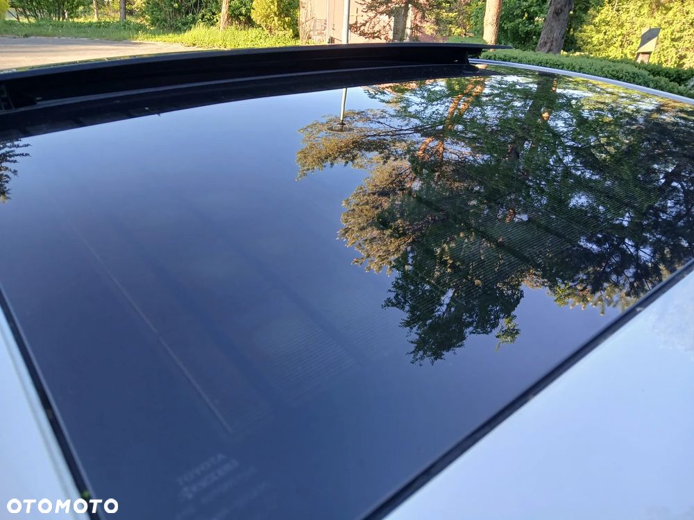 Toyota Prius (Hybrid) Executive - 26