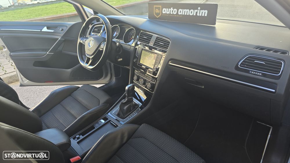 VW Golf 1.6 TDi DPF DSG Highline - 23