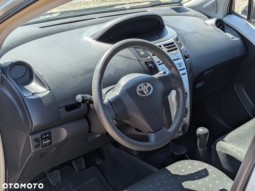 Toyota Yaris 1.0 Luna A/C - 32