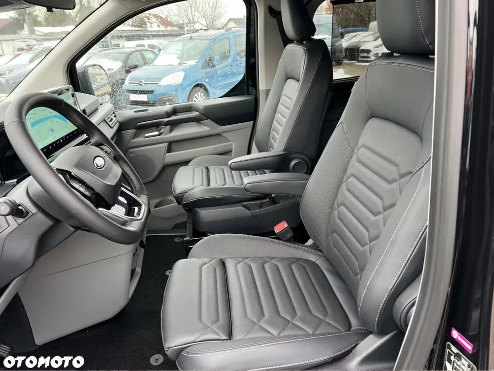 Ford Tourneo Custom - 8