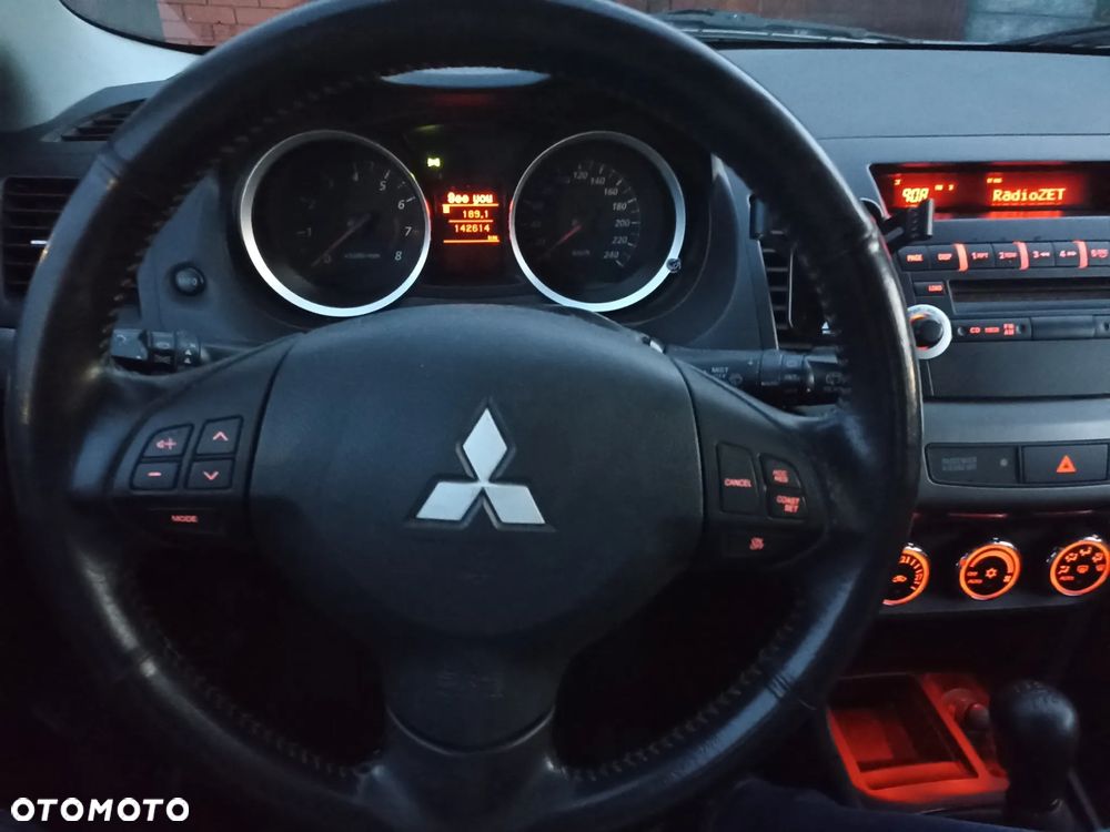 Mitsubishi Lancer 1.6 Invite - 2