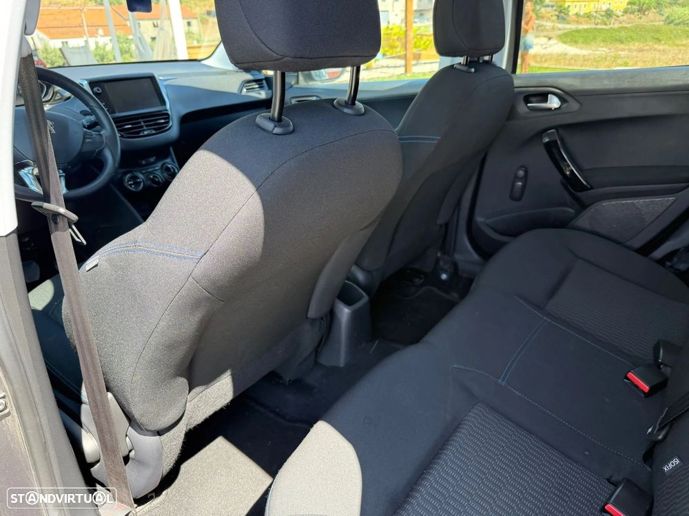 Peugeot 208 1.2 PureTech Signature - 20