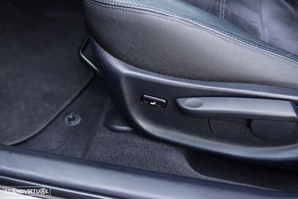 Toyota Avensis SW - 30