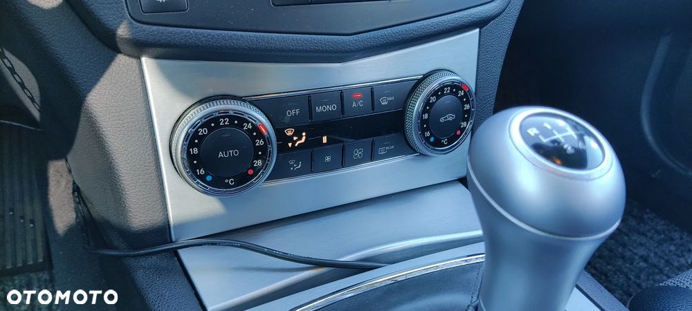 Mercedes-Benz Klasa C 220 CDI DPF Avantgarde - 13