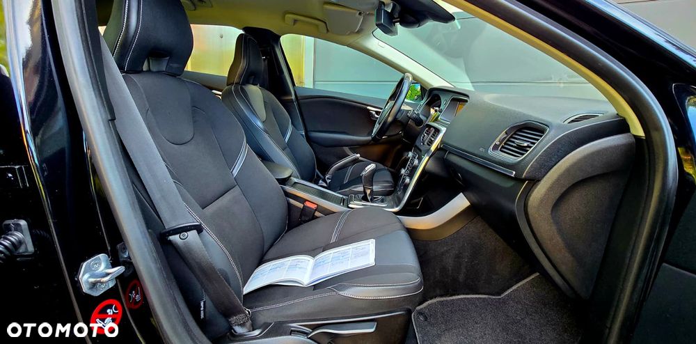 Volvo V40 D2 Momentum - 22