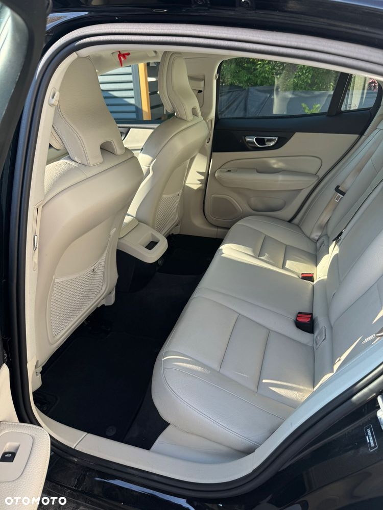 Volvo S60 T5 Momentum Pro - 23