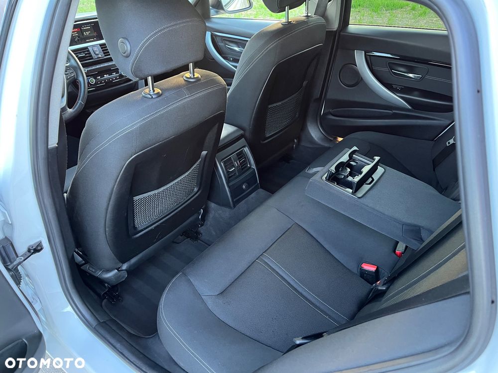 BMW Seria 3 320d Sport Line - 25