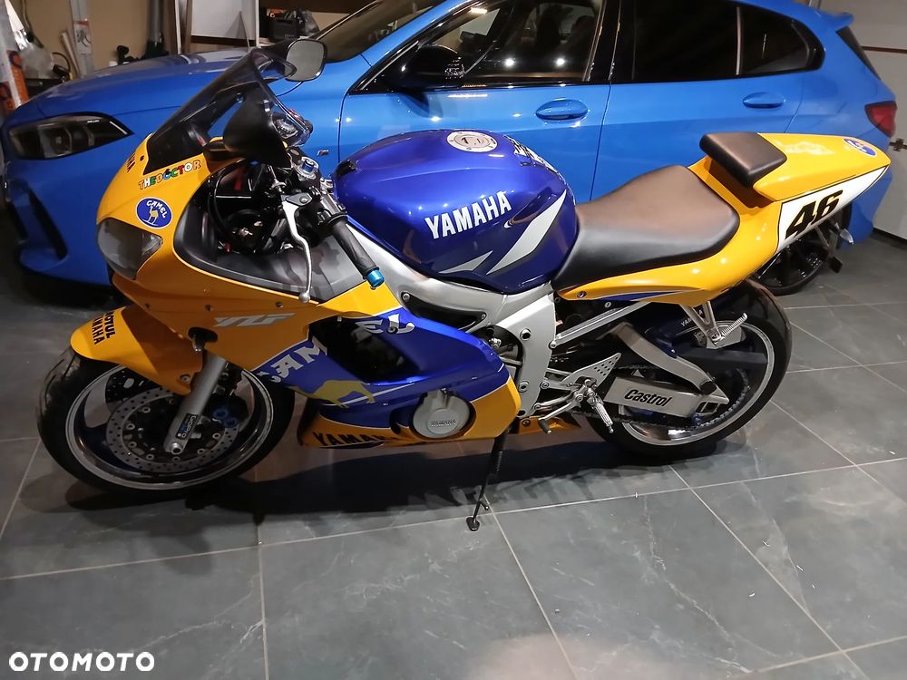 Yamaha R6 - 1