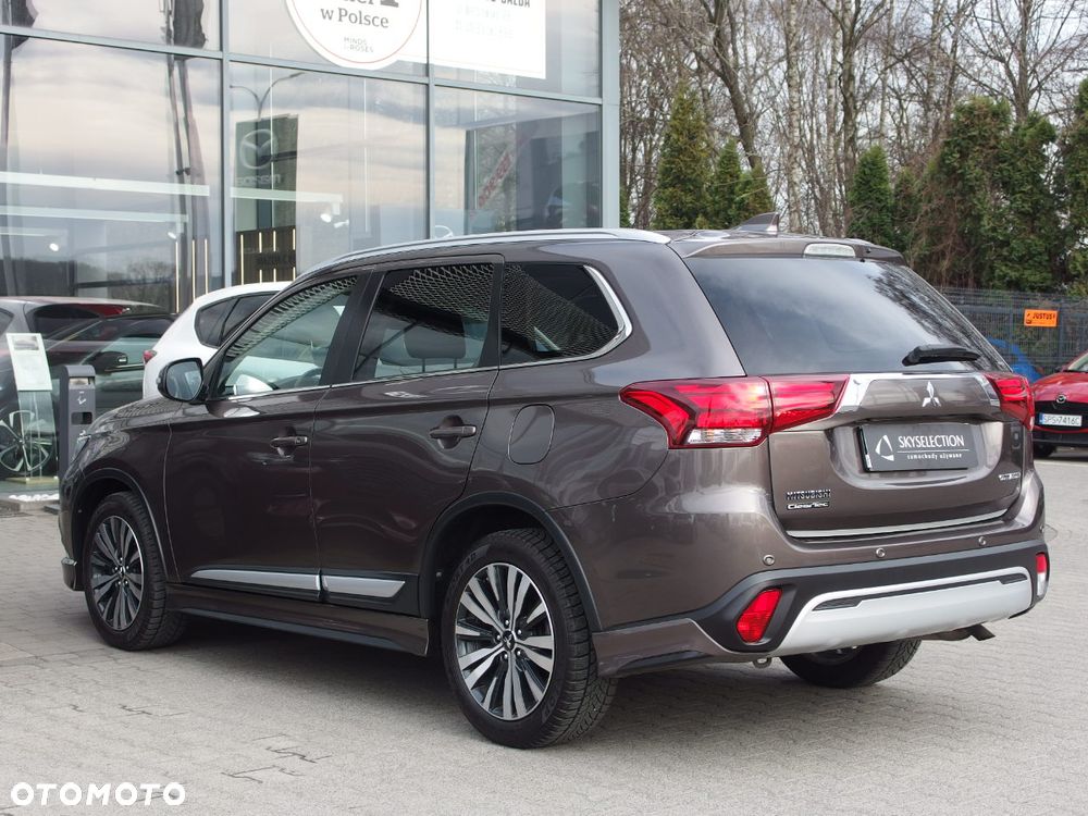 Mitsubishi Outlander 2.0 Instyle + 4WD CVT - 6