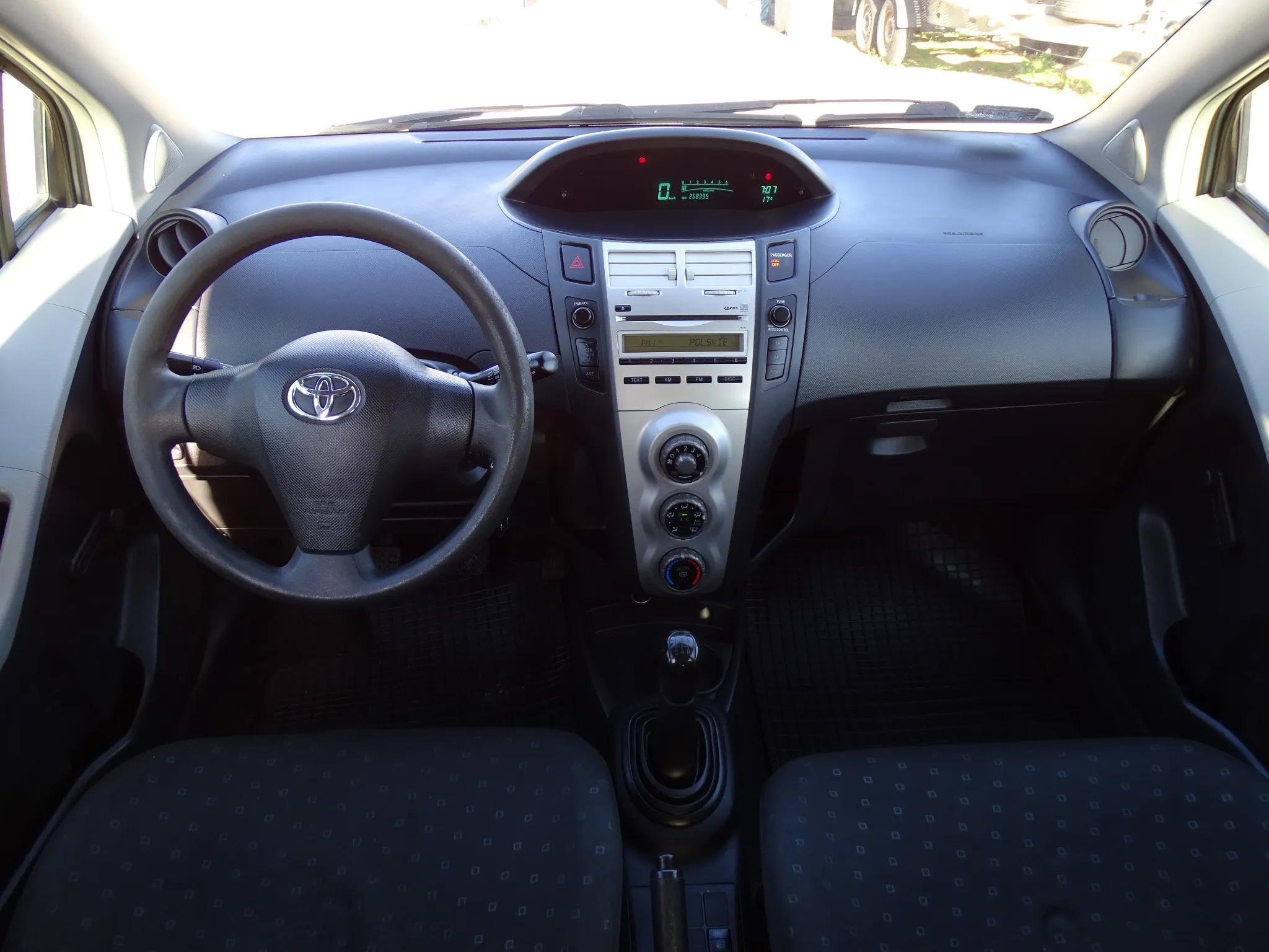 Toyota Yaris 1.3 Prestige - 7