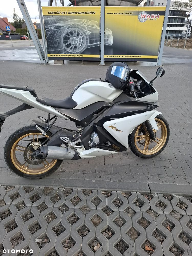 Yamaha YZF - 1